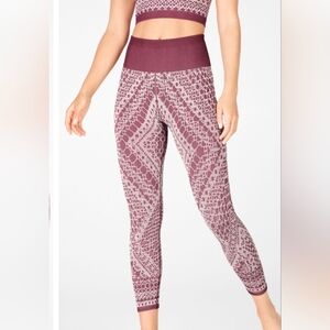 Fabletics High-Waisted Seamless Lace Capri burgundy/sand